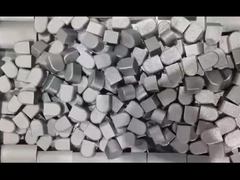 टंगस्टन स्टील विनिर्माण के लिए उन्नत मशीनरी।